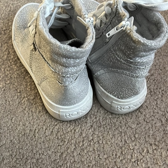 “Roxy: Rae Mid Sneakers size 7” - Picture 2 of 8